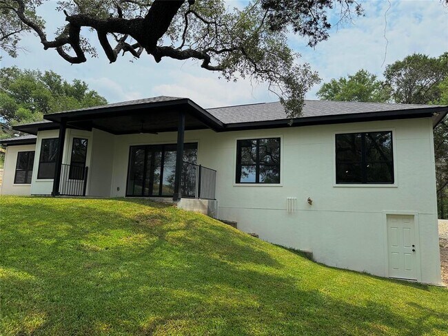 Building Photo - 5206 Country Club Dr