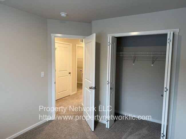 Building Photo - Wonderful 3 Bedroom Townhouse