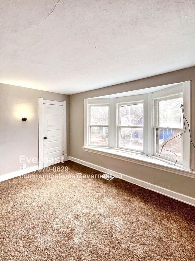 Building Photo - Charming 3-Bedroom Home with Basement and ...