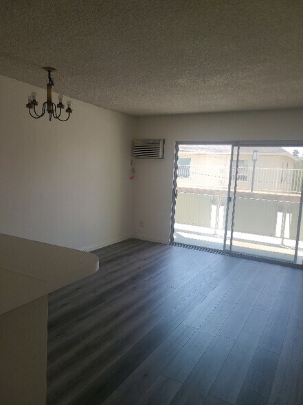 Building Photo - 160 S El Molino Ave