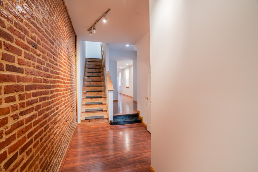 Building Photo - 505 North Washington Street