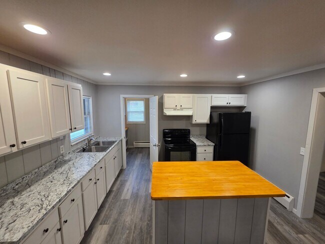 Building Photo - 1353 W Grand Ave