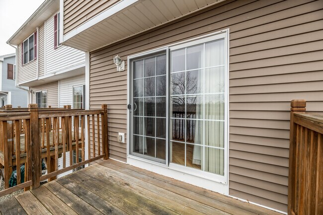 Building Photo - 39 River Village Dr