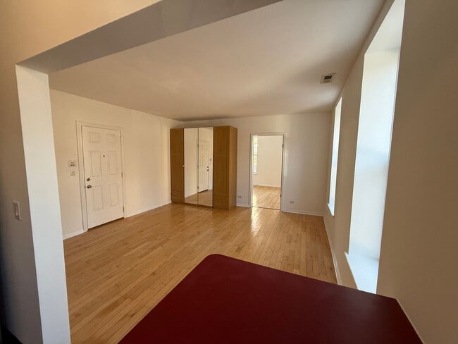 Building Photo - 1401 W Erie St