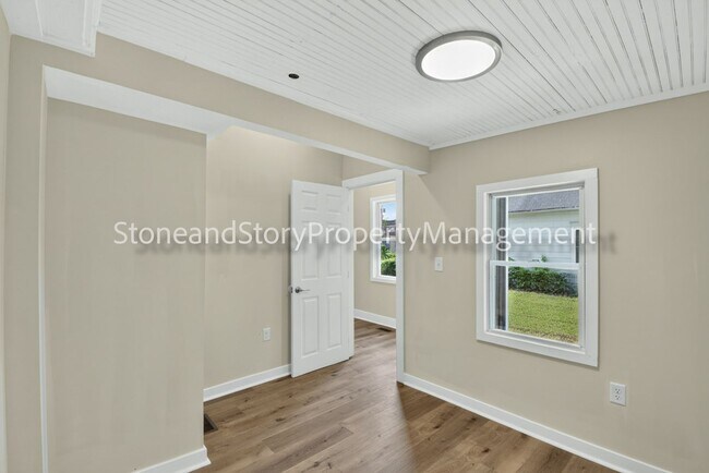 Building Photo - 414 NE Grattan St