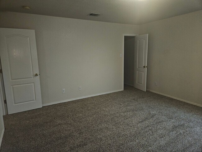 Building Photo - 3 Bedroom in Wildhorse Subdivision