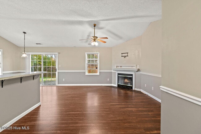 Building Photo - 409 Sumrell Way