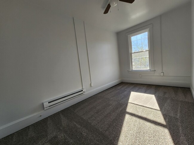 Building Photo - The Best of South Fairmount, cozy 3 bedroom 2 story townhouse