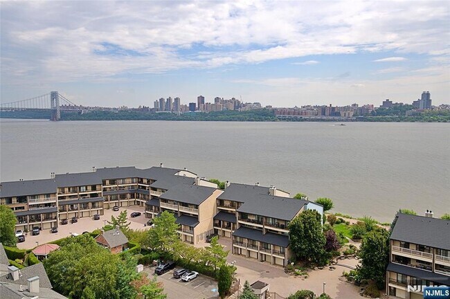 Building Photo - 1203 River Rd