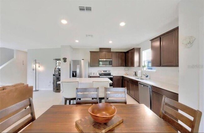 Building Photo - 9079 Royal River Cir
