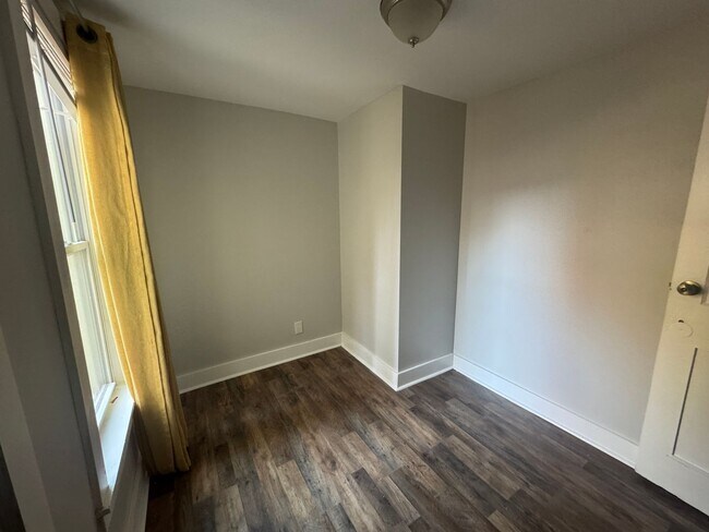 Building Photo - 302-304 Lenox Ave