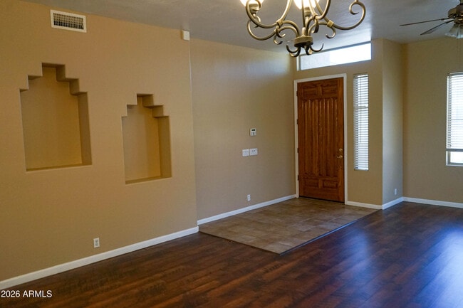 Building Photo - 541 N Danielson Way