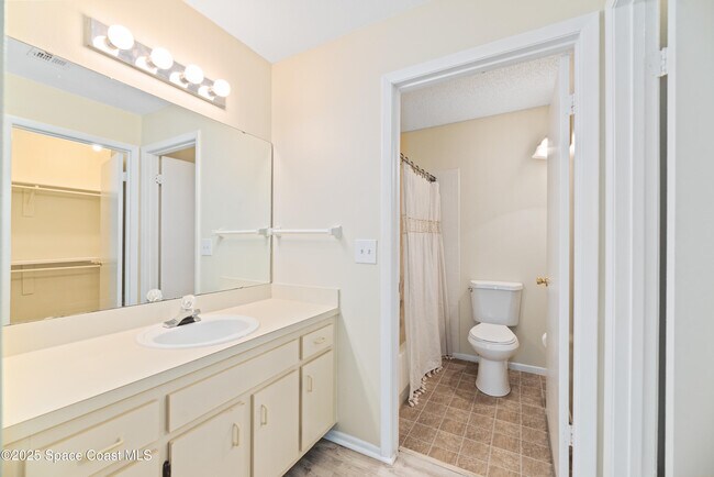 Building Photo - 225 S Tropical Trail