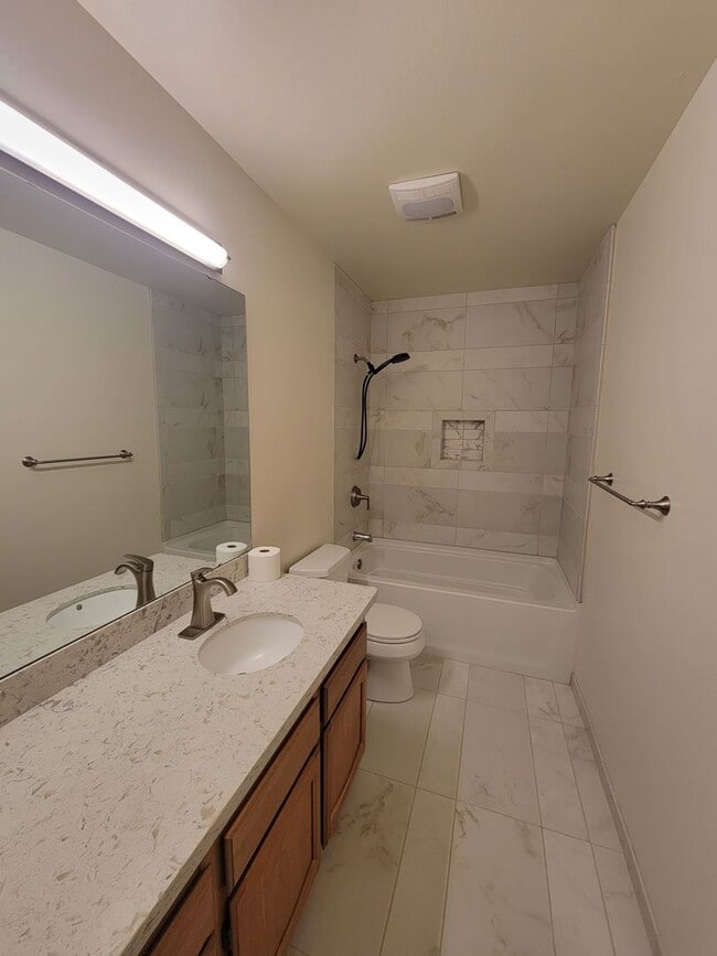 Building Photo - Newer 2 story 1761 sq ft 3 bedroom, 2 1/2 bath home with 2 car garage