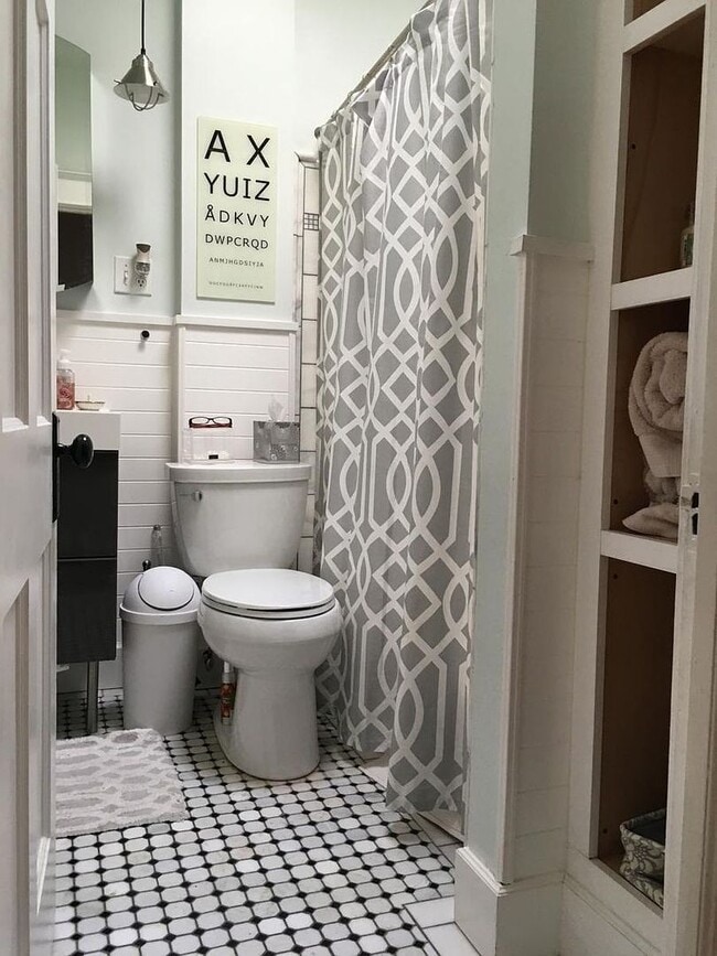 Building Photo - Remington 5BR Rowhome Available 6/1 | Steps to JHU | Finished Basement Bed/Bath | 2,300 Sq Ft