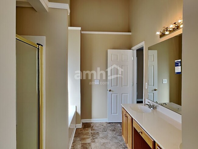 Building Photo - 9740 Lakemoore Cv