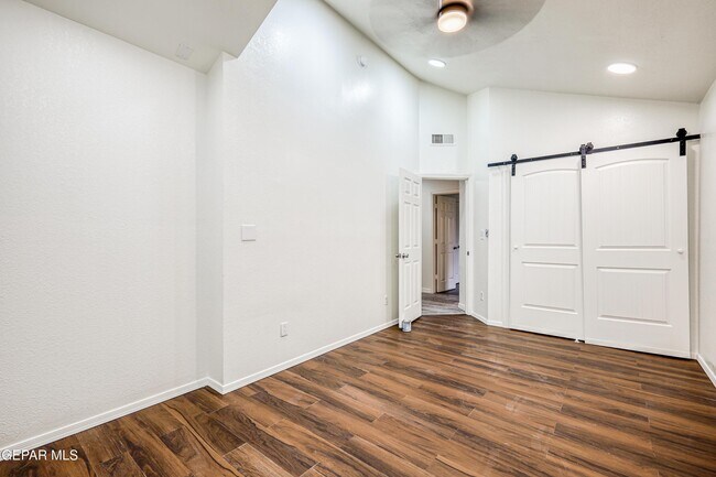 Building Photo - 5733 Saplinas Rd