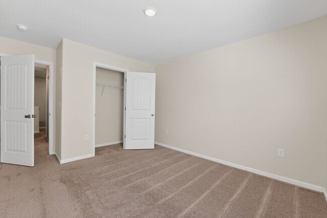 Building Photo - Spacious 4BR House in Charlotte