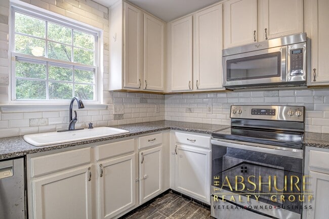 Building Photo - 852 Willow Bay Dr