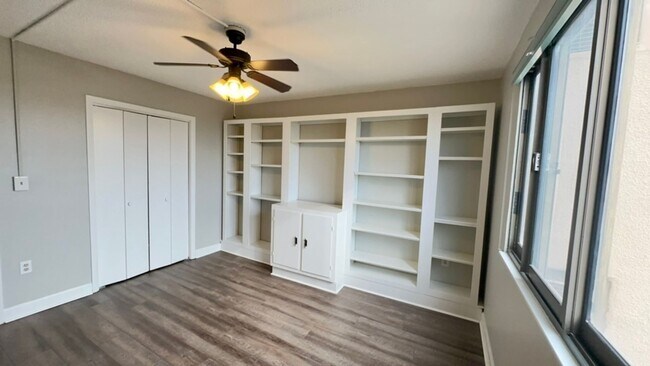 Building Photo - Newly Renovated Condo Located In Highly Desirable Area Of Forest Acres!