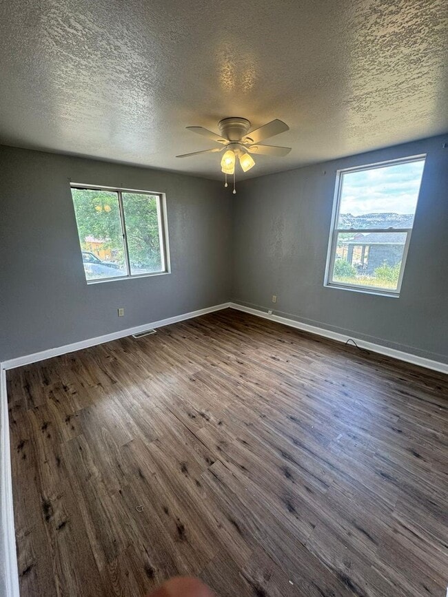 Building Photo - Remodeled 4 bedroom in Trinidad!