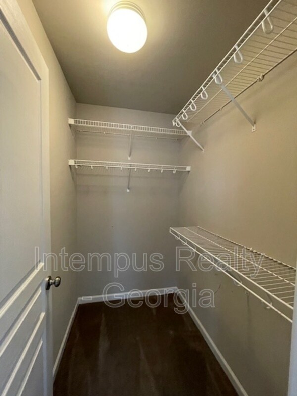 Building Photo - 3816 Thackary Dr