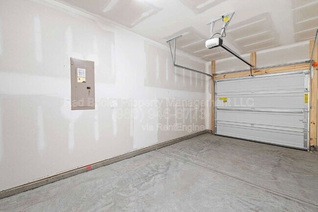 Building Photo - 2881 Yeager Dr NW