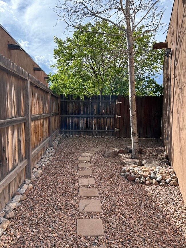 Building Photo - 7603 Mesa Del Oro Ln
