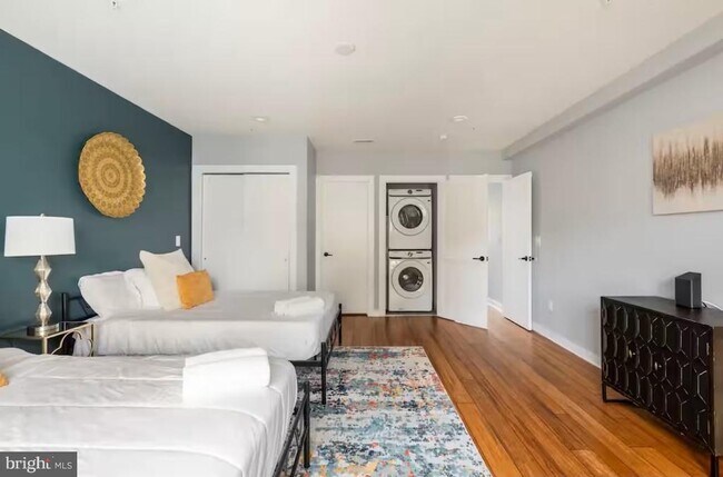 Building Photo - 2532 Annin St