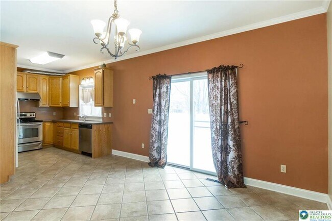 Building Photo - 537 Kemmerer Ln