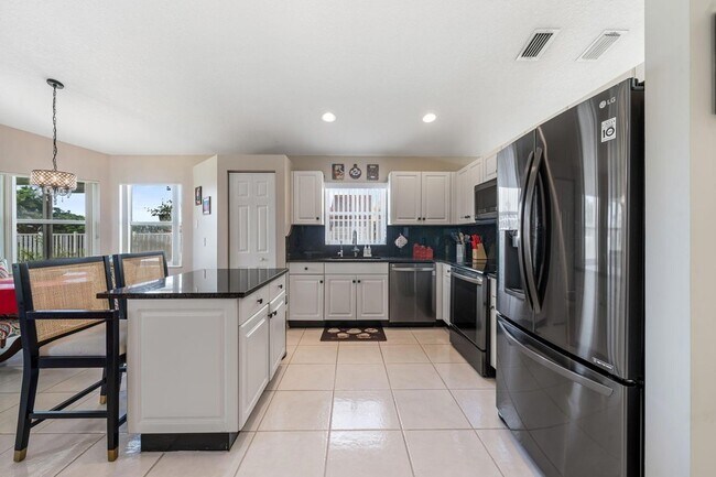 Building Photo - 3665 Miramontes Cir