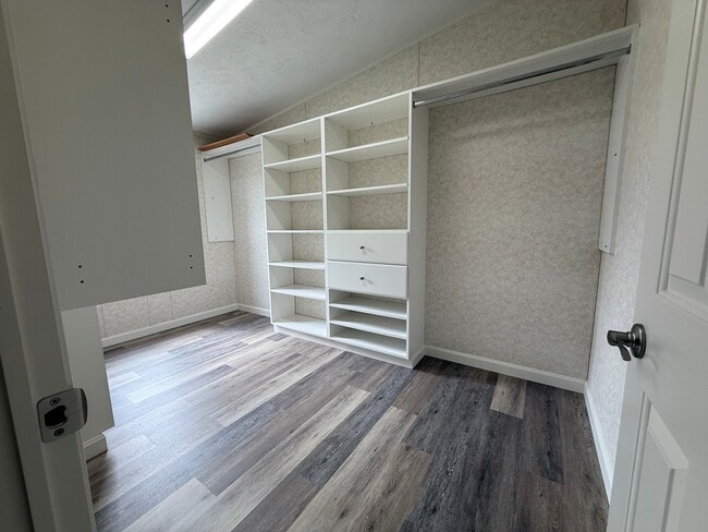 Primary Closet - 1336 Mars Evans City Rd