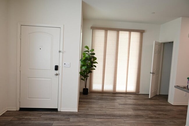 Building Photo - 1692 W Trapezoid Dr