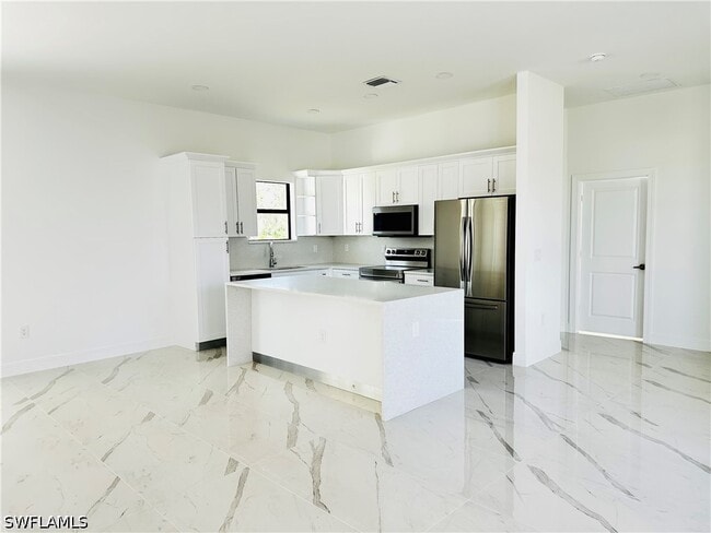 Building Photo - 717 Genoa Ave S