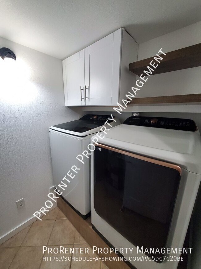 Building Photo - 4252 S Midland Dr