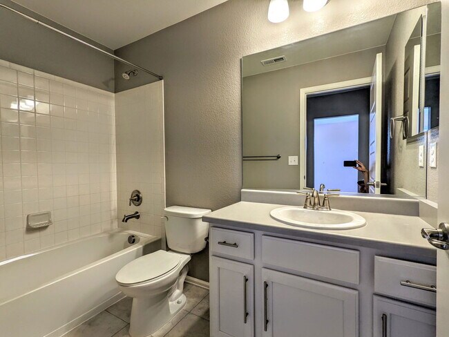 Building Photo - 6152 Gannet Dr
