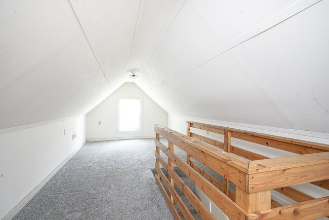 Building Photo - 121 Oak St