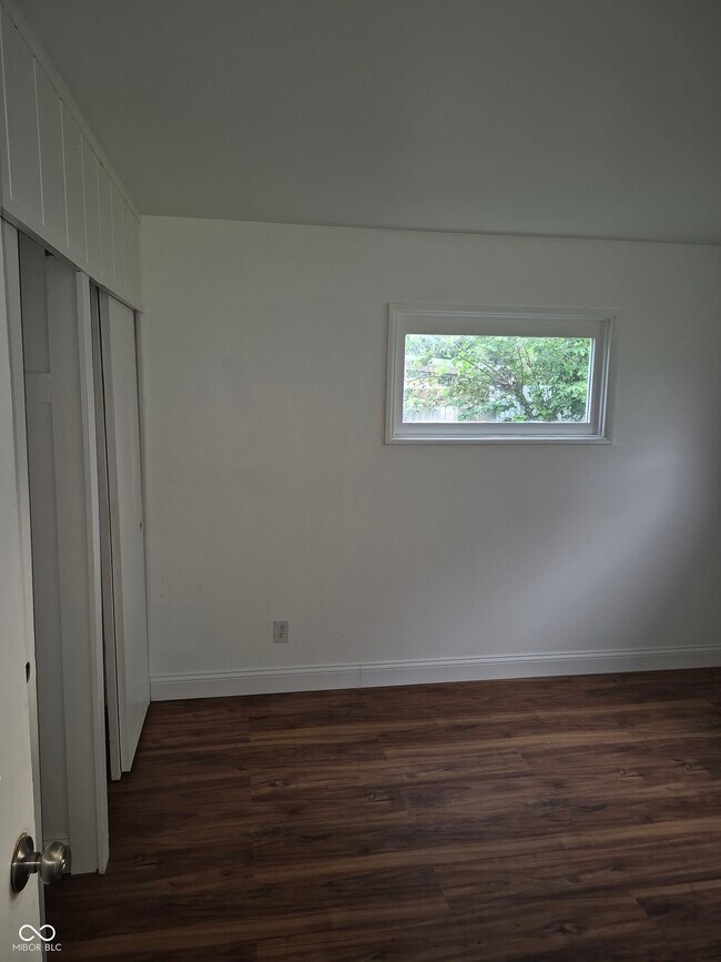 Building Photo - 2725 Kristen Dr W