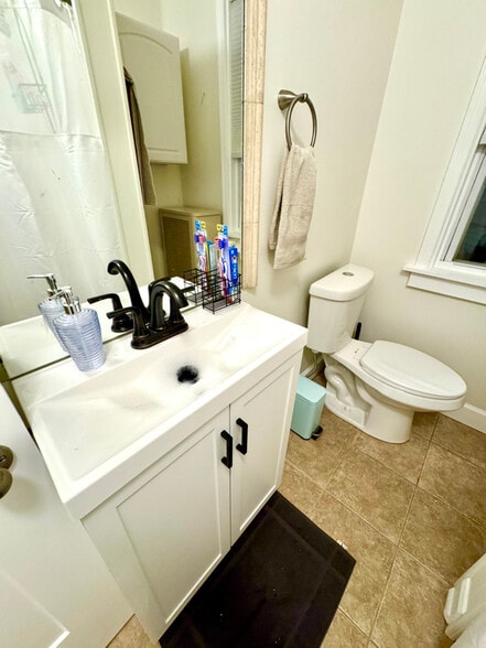 Building Photo - 3023 Harvard Ave