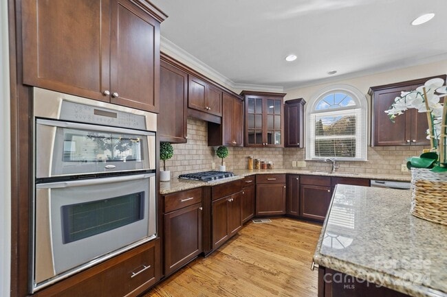 Building Photo - 9440 Wallace Pond Dr