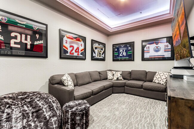 Building Photo - 9250 E Via De Vaquero Dr