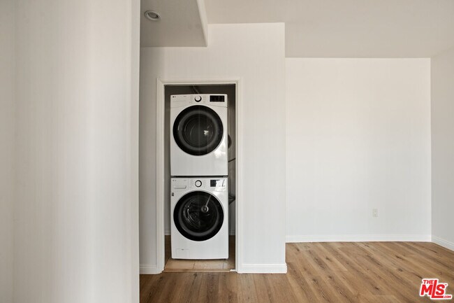 Building Photo - 629 Traction Ave