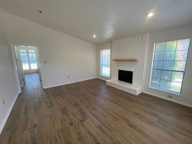 Building Photo - 3149 Tudor Ln