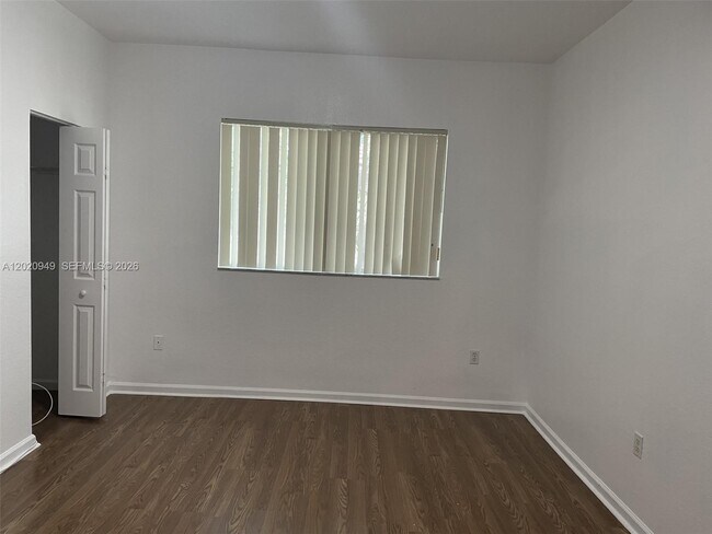 Building Photo - 8835 S Isles Cir