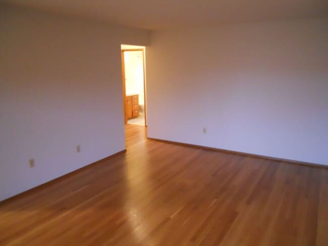 Interior Photo - Glen Ellyn