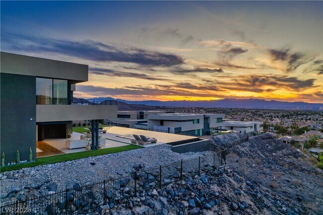 Building Photo - 804 Dragons Eye Dr