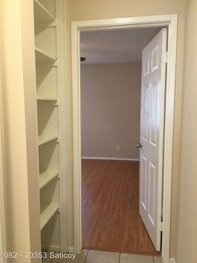 Building Photo - 20353 Saticoy St