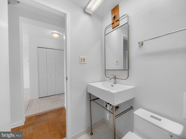 Building Photo - 6621 Wakefield Dr