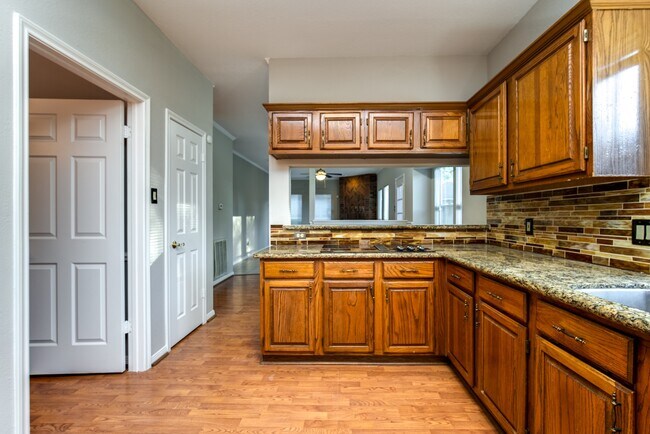 Building Photo - 2710 Double Lake Dr