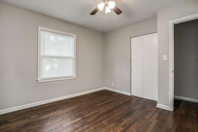 Building Photo - Your Cozy Kansas City Retreat Awaits – Wit...